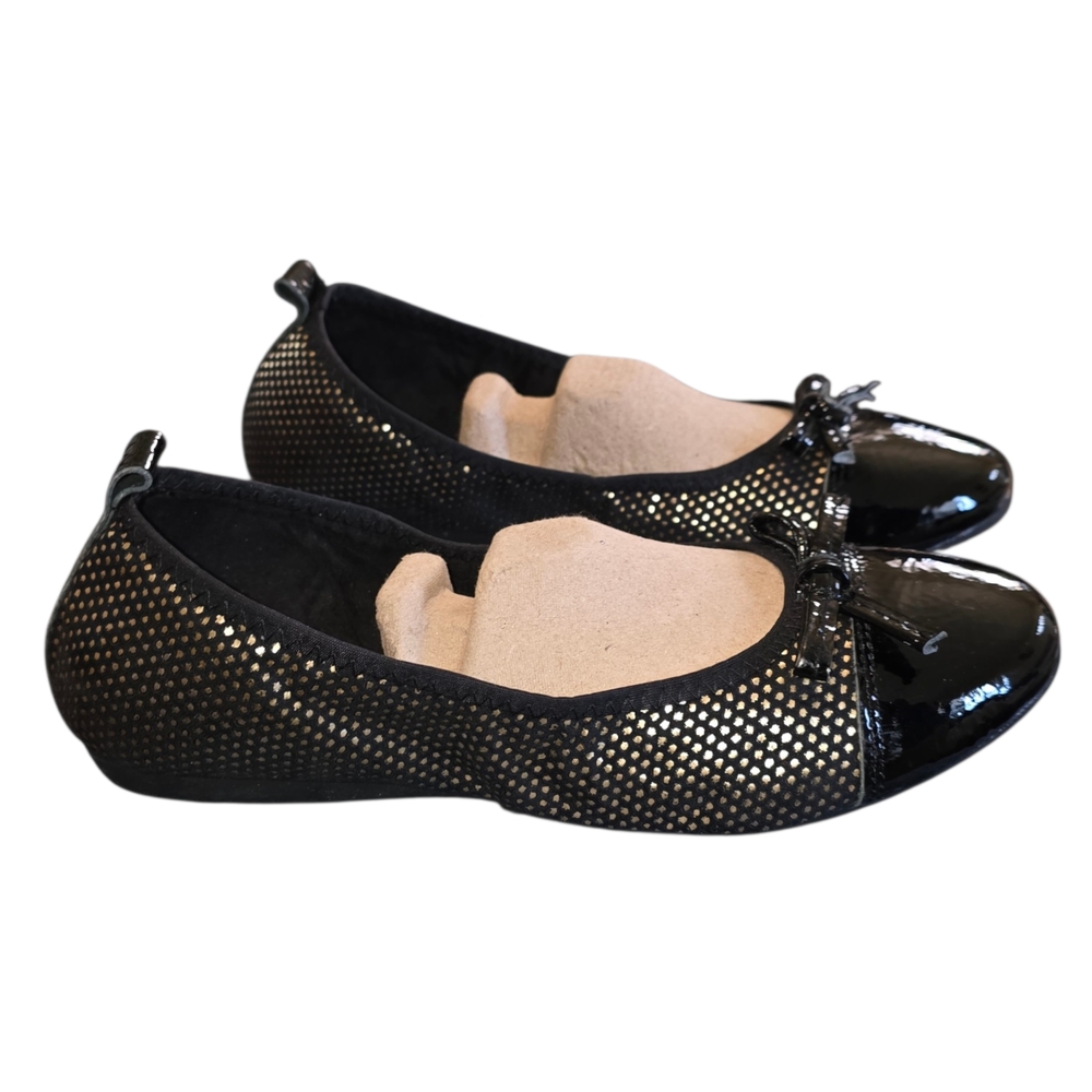NEW Bernie Mev Black and Gold Patent Cap Toe Slip On Ballet Flats Size 37 / 6.5